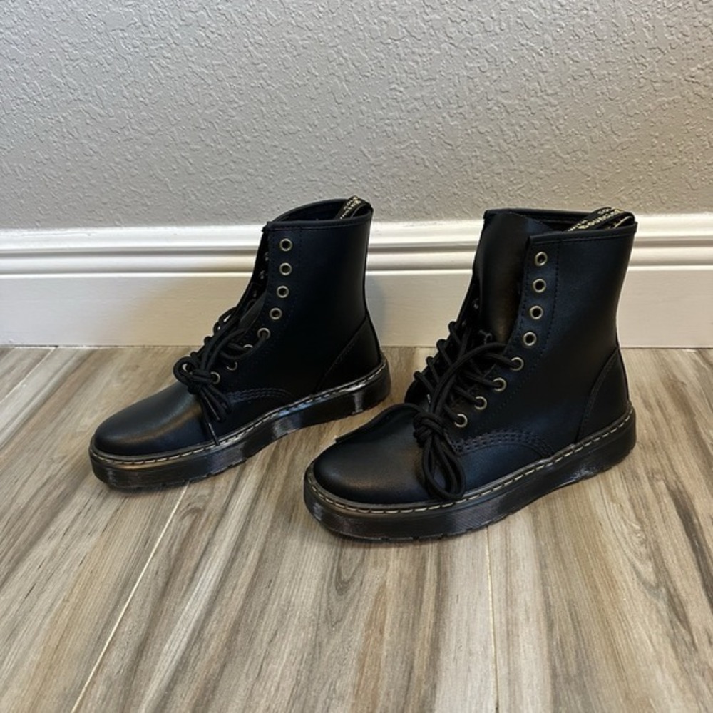 Dr. Martens Combat Boots Women's 7 Zavala Smooth Leather Platforms Chunky Grunge